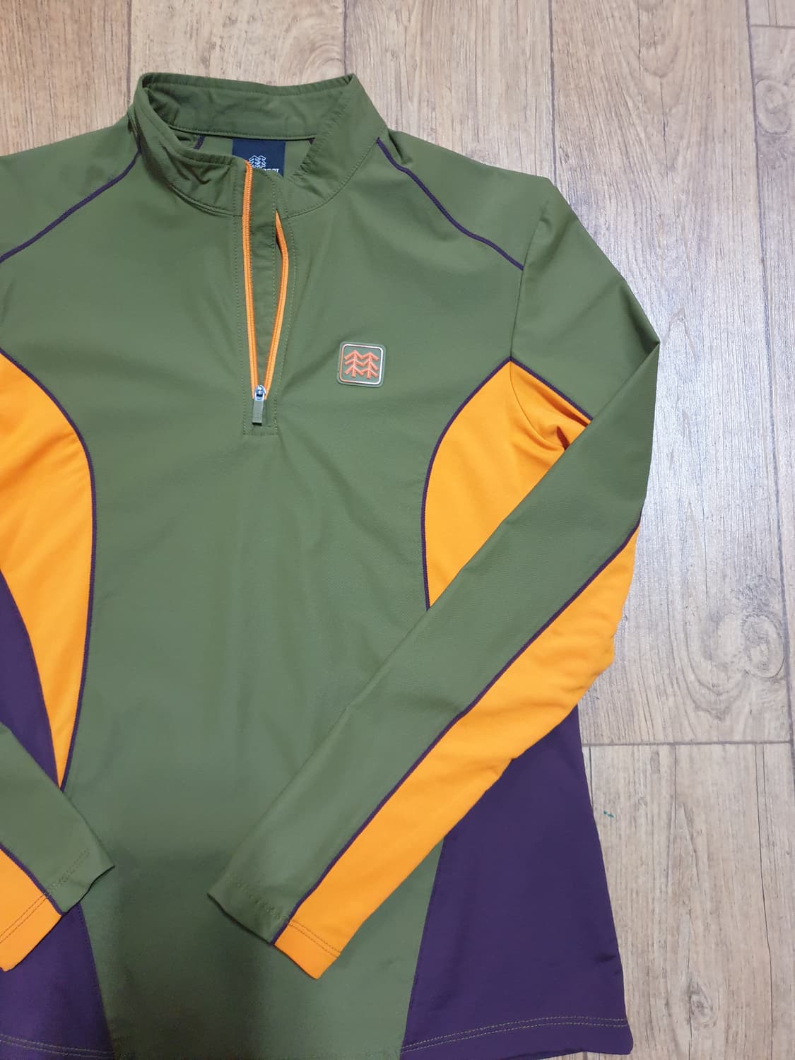 1084 코오롱 아웃도어 반집업 90 사이즈입니다 상품이미지3