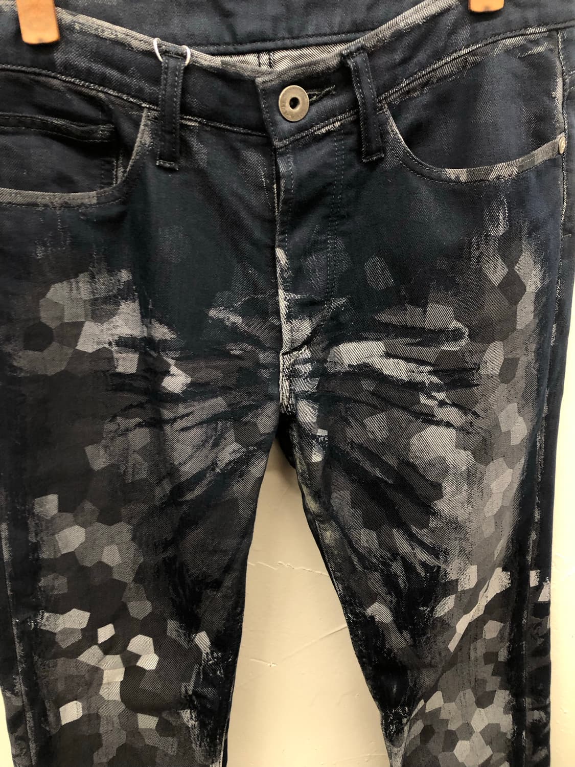 이세이 미야케 맨 프린팅 데님 팬츠 상품이미지3