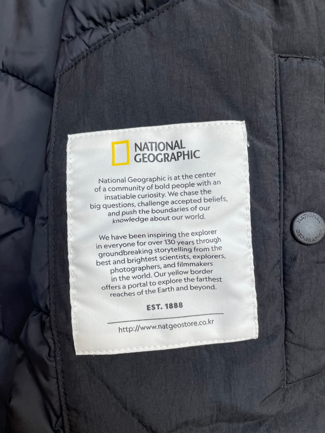 내셔널지오그래픽 경량 점퍼 블랙 색상 L 사이즈입니다. N214M 모델이 상품이미지6