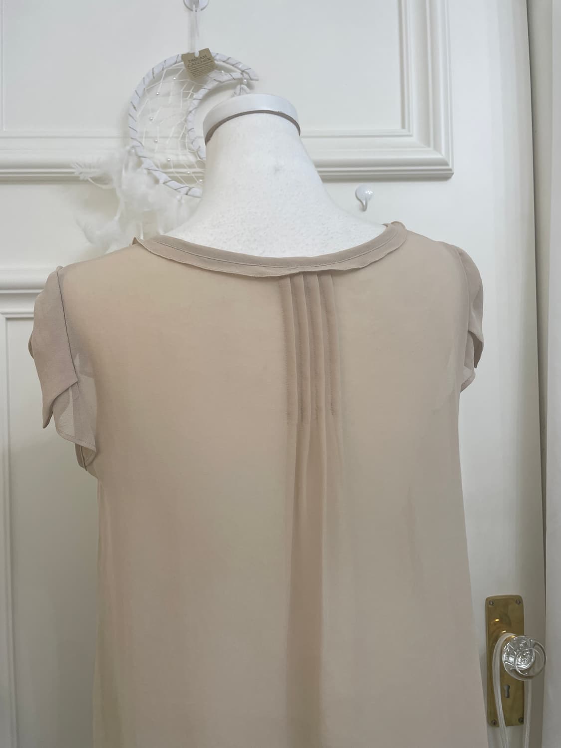beige shirring bow sleeve pure blouse 상품이미지4