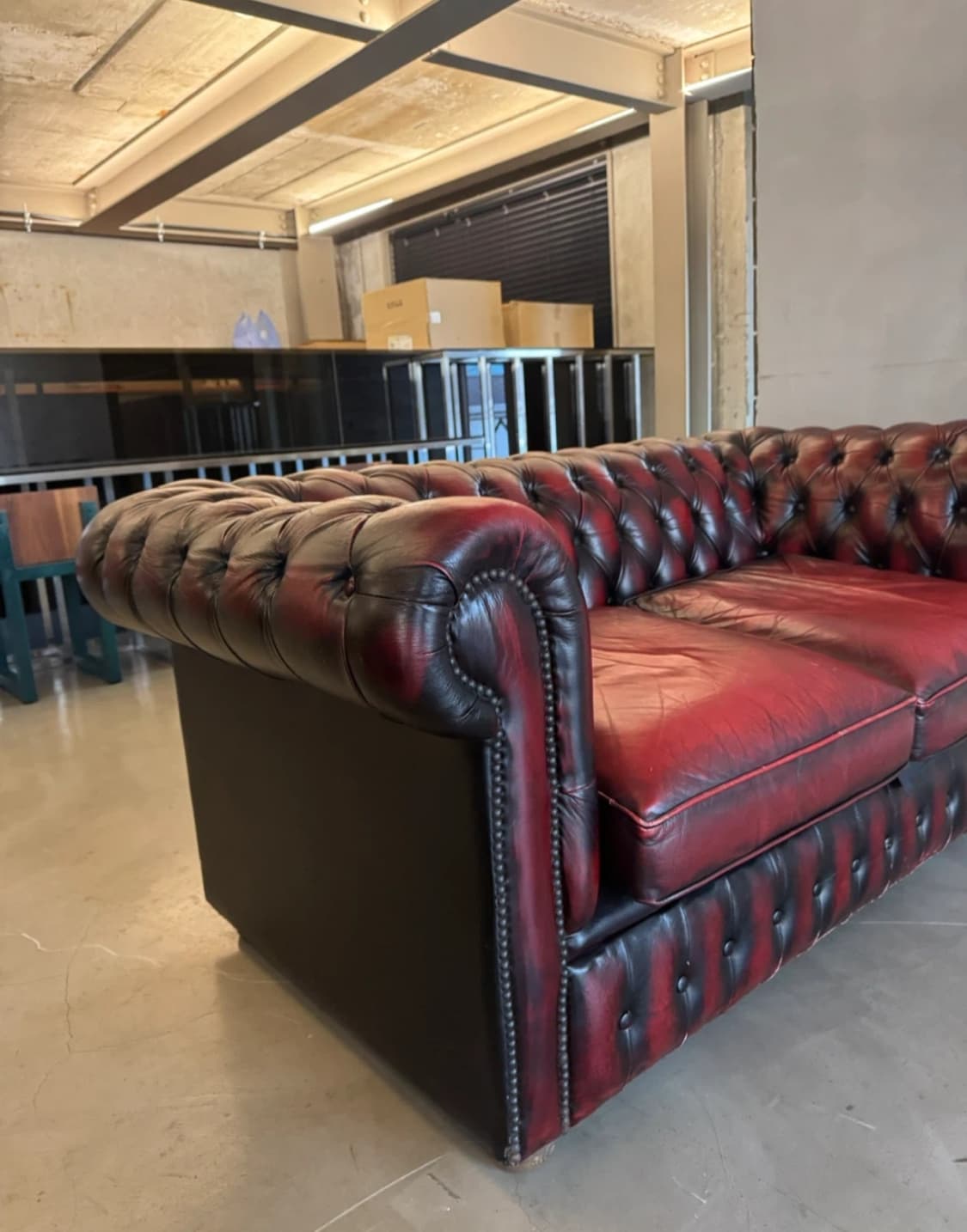 버건디 레드 체스터필드 소파 상품이미지5