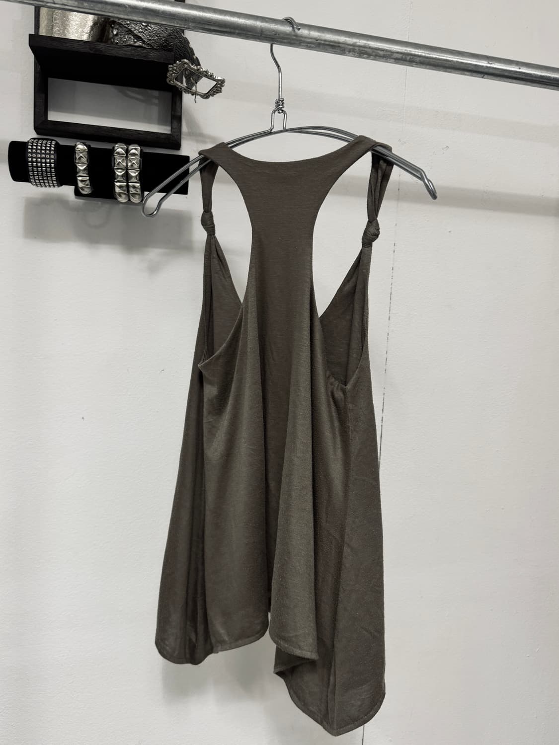Khaki sleeveless top 상품이미지3