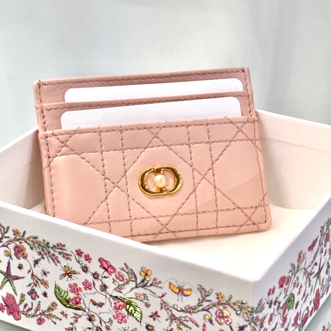 디올 까나쥬 졸리 프리지아 카드지갑  상품이미지2