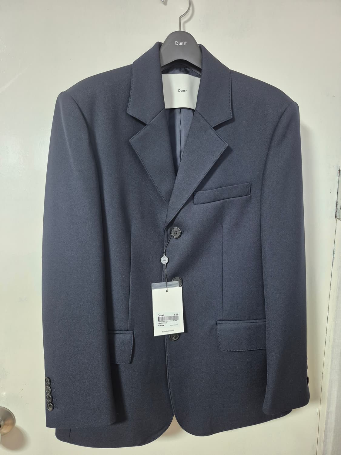 던스트 UNISEX CLASSIC 3 BUTTON 
WOOL BLAZER 상품이미지4