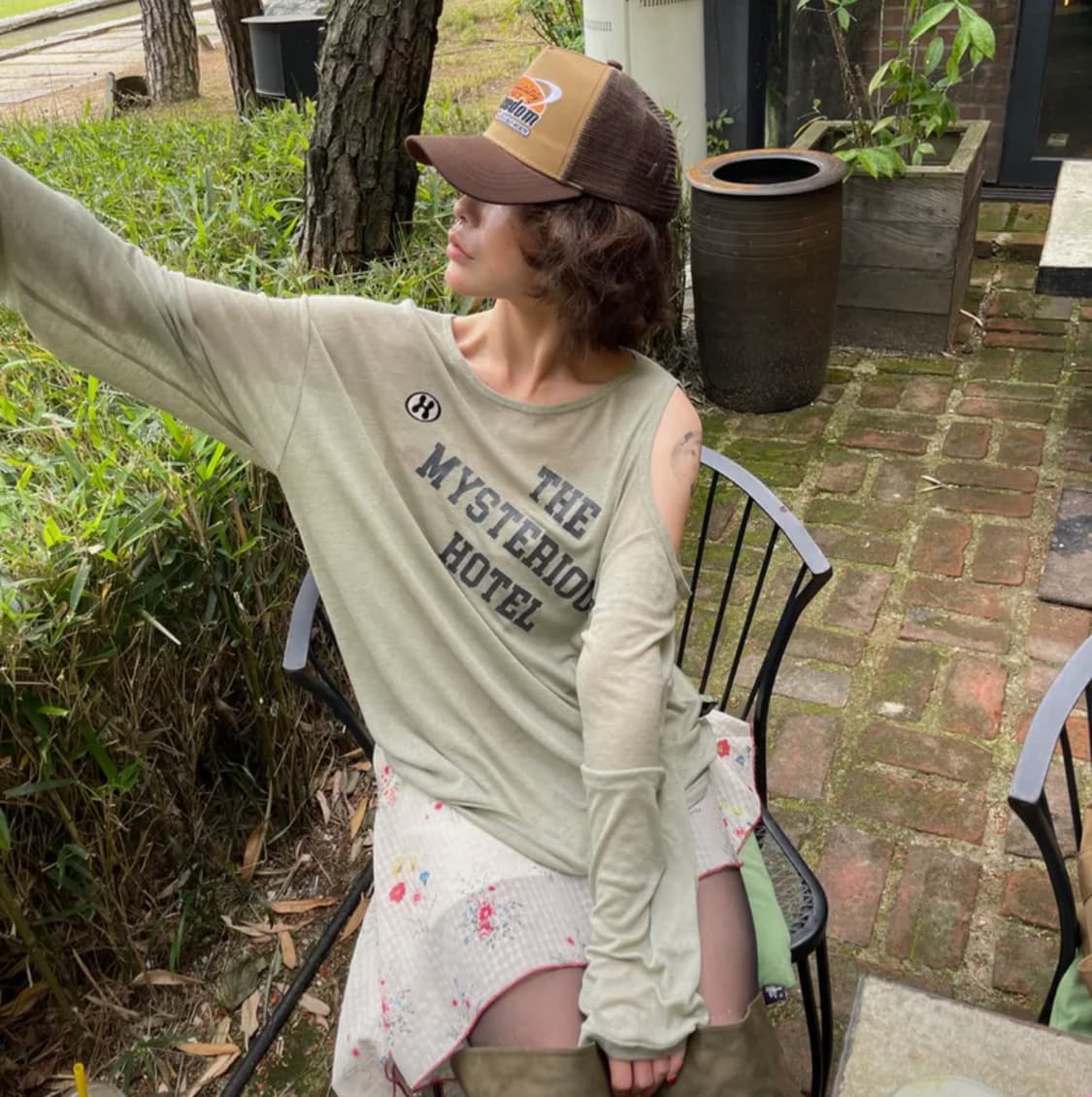 더미스테리어스호텔 숄더홀슬리브 카키 상품이미지3