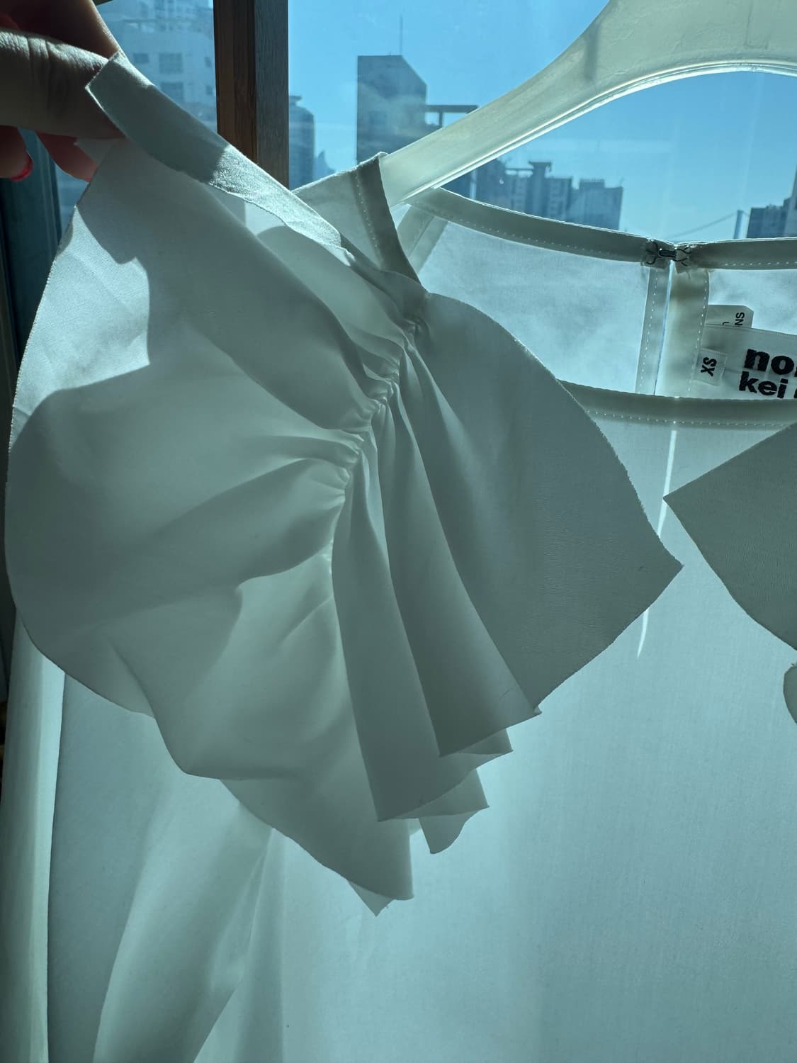 Noir kei ninomiya frill top white 상품이미지4