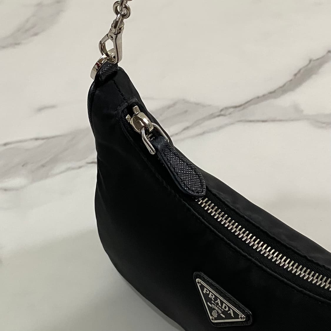 프라다 리에디션 2005 리나일론 숄더백 블랙 1BH204 상품이미지4