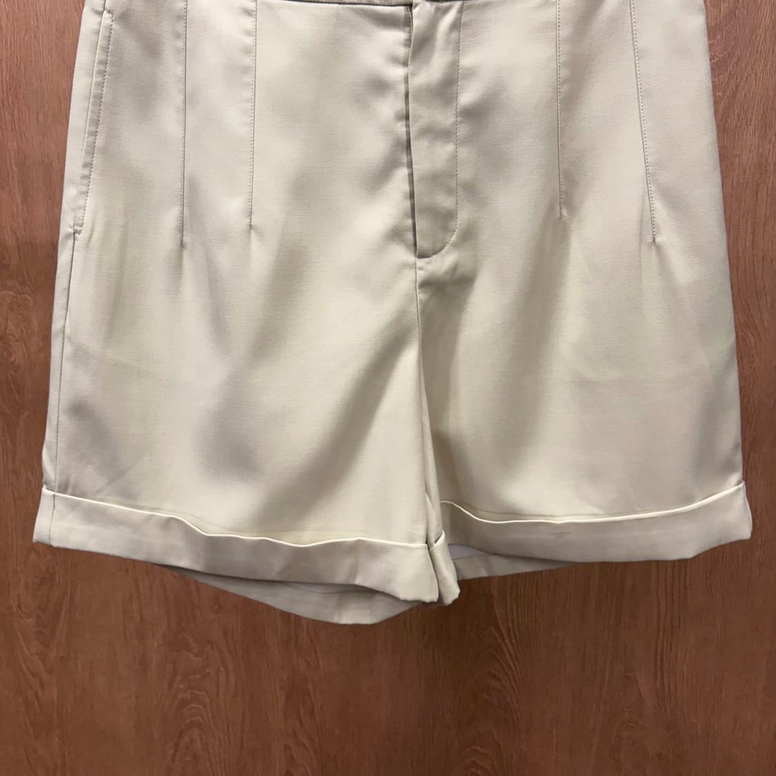 질샌더 반바지 밑단 롤업 후면 로고 라벨 디테일 레귤러핏 베이지 상품이미지5