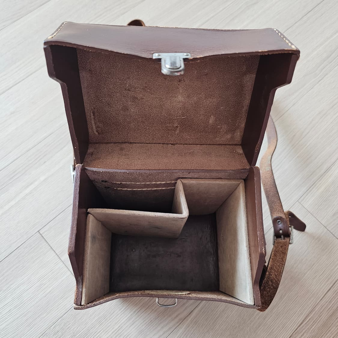 Bell & Howell 1950년대 빈티지 레더 카메라 가방 크로스백 상품이미지4