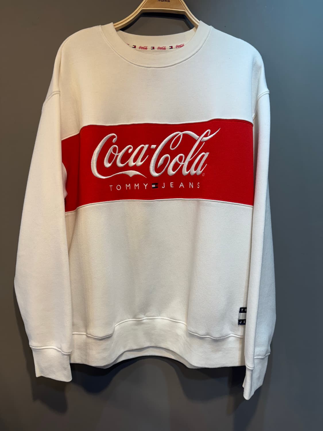 코카콜라x타미 맨투맨 상품이미지1