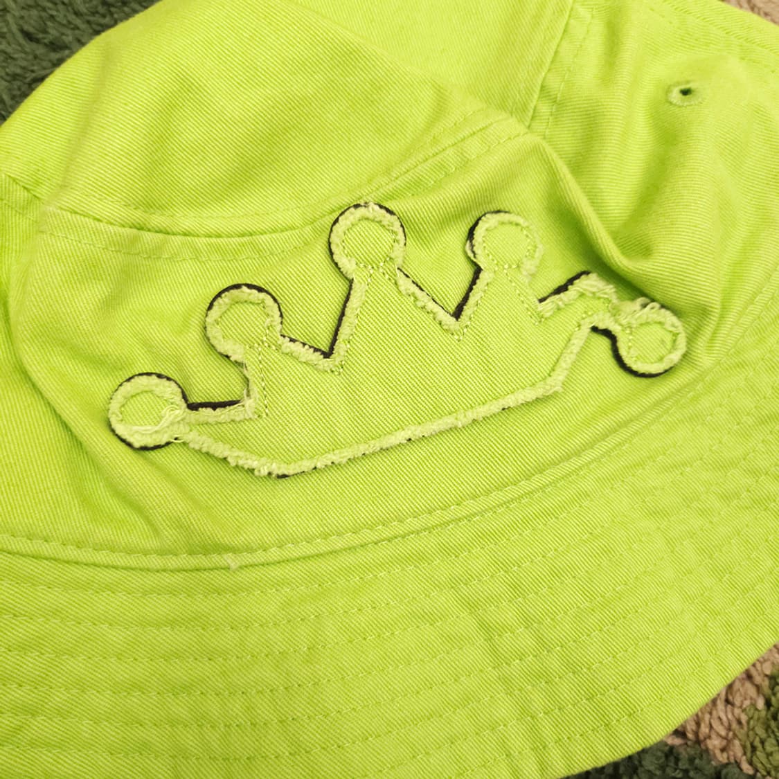 crown applique bucket hat lime 상품이미지7