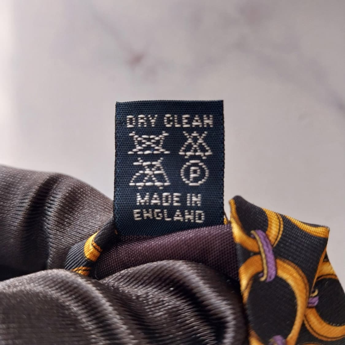 버버리 실크 골드&블랙 패턴 넥타이 9.7cm A+등급 K1391
 상품이미지10