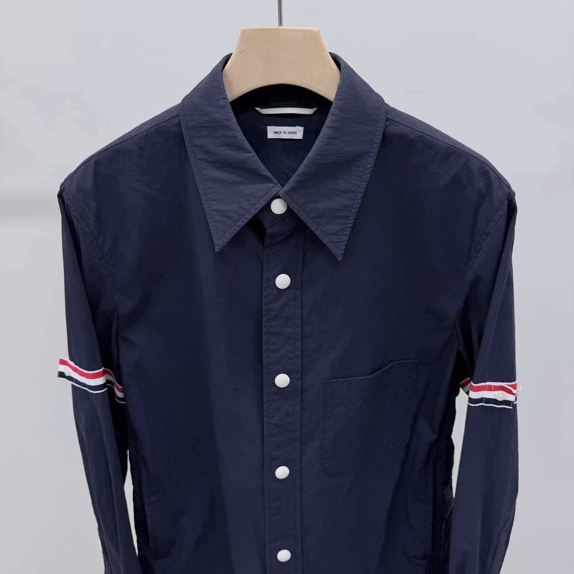 [S+급/0] 톰브라운 암밴드 셔츠자켓 네이비 상품이미지3