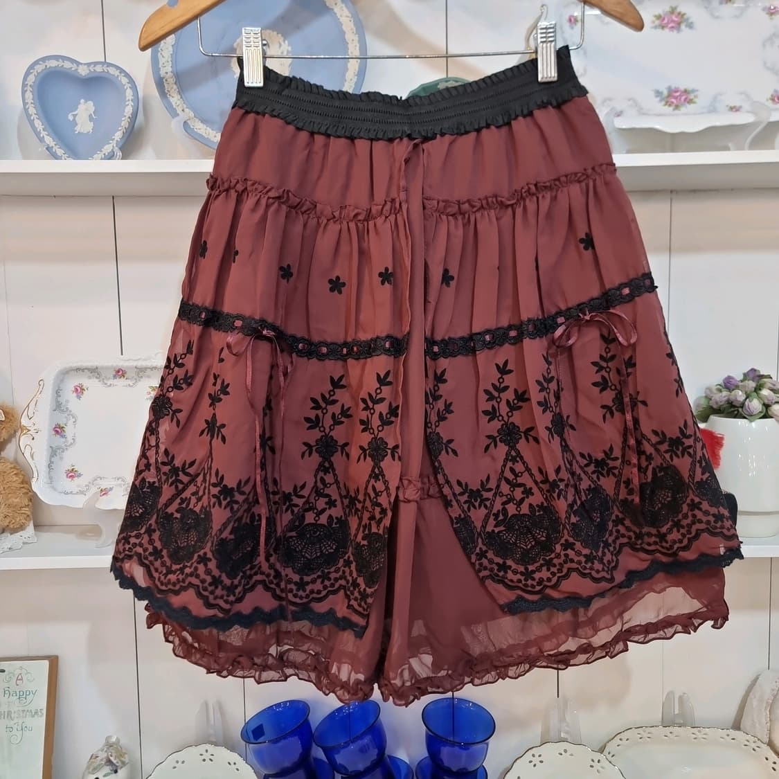 axes femme(액시즈팜) 와인 시폰 플로킹 레이스 티어드 스커트 상품이미지1