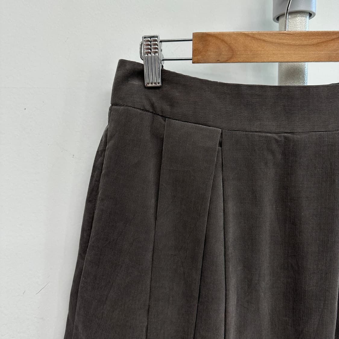 마가렛호웰 코듀로이 플레어 플리츠 스커트 상품이미지3