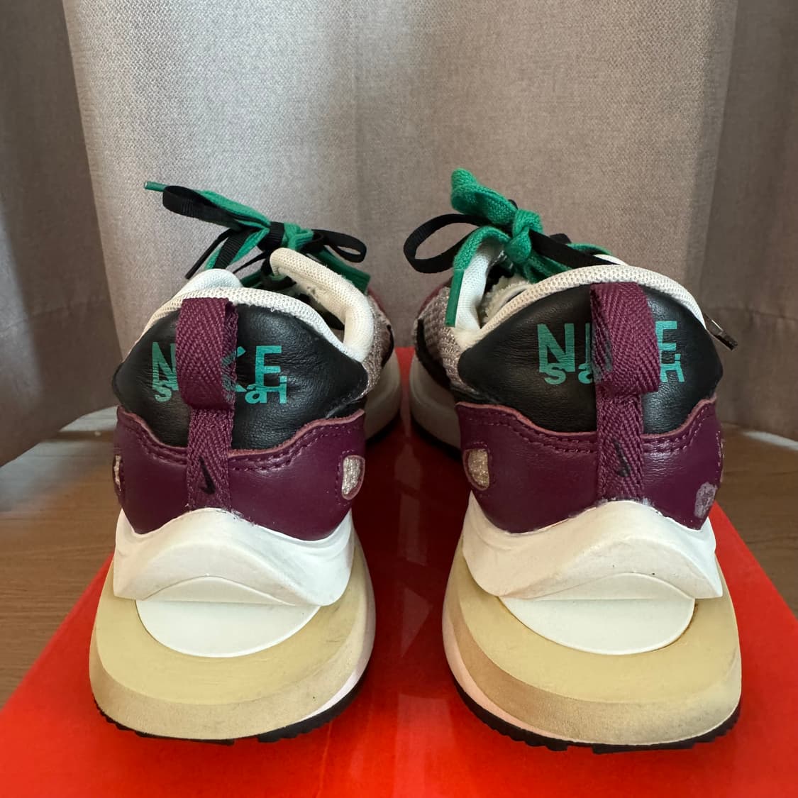 나이키 사카이 베이퍼와플 버건디 255사이즈 판매 상품이미지4