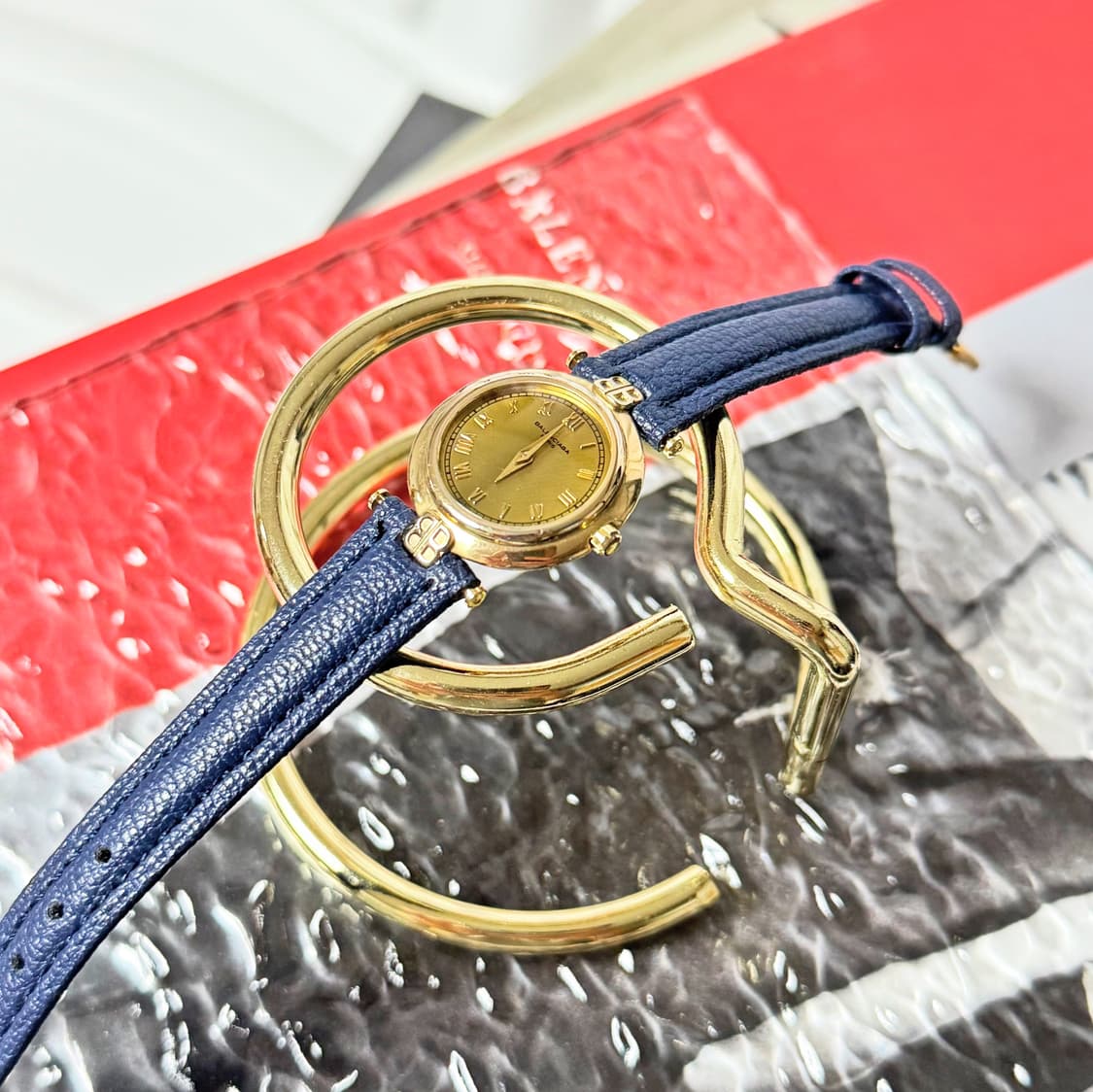 발렌시아가 BB로고 빈티지 라운드골드 워치 상품이미지3