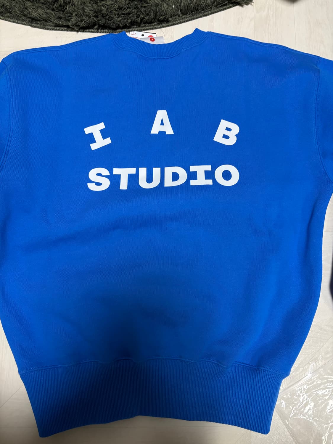 아이앱 X 기묘한이야기 크루넥 상품이미지1