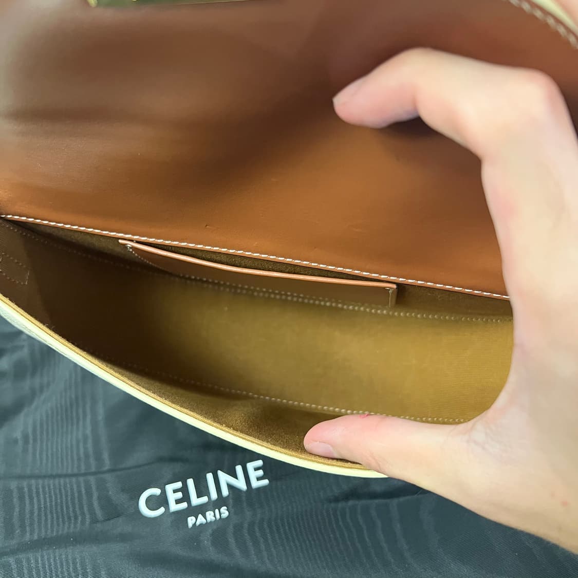 [새상품급] 셀린느 트리옹프 퀴르 베사체 상품이미지7
