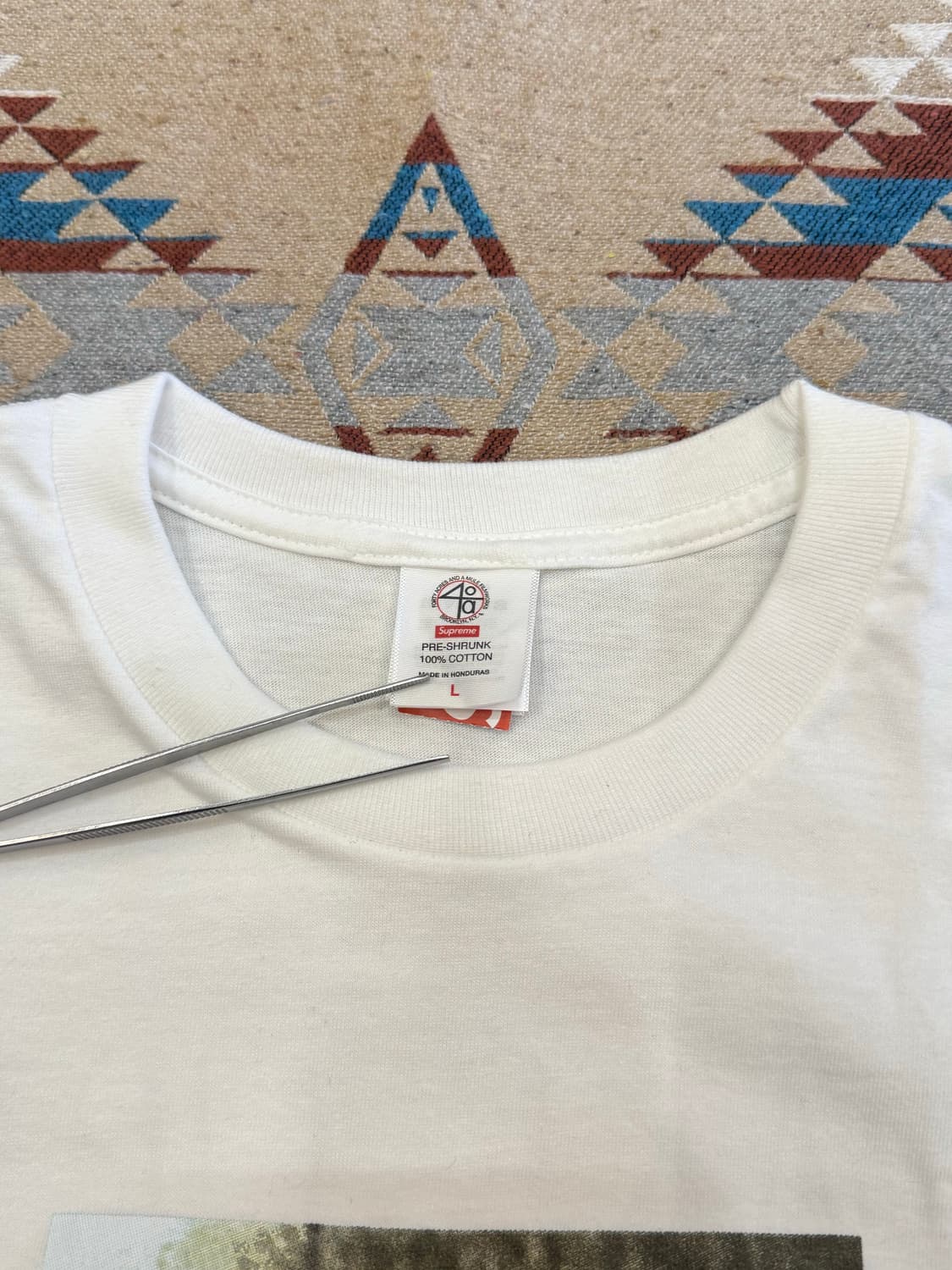 [L] 슈프림 x 40 에이커스 스파이크 티셔츠 화이트 - 25SS 상품이미지4