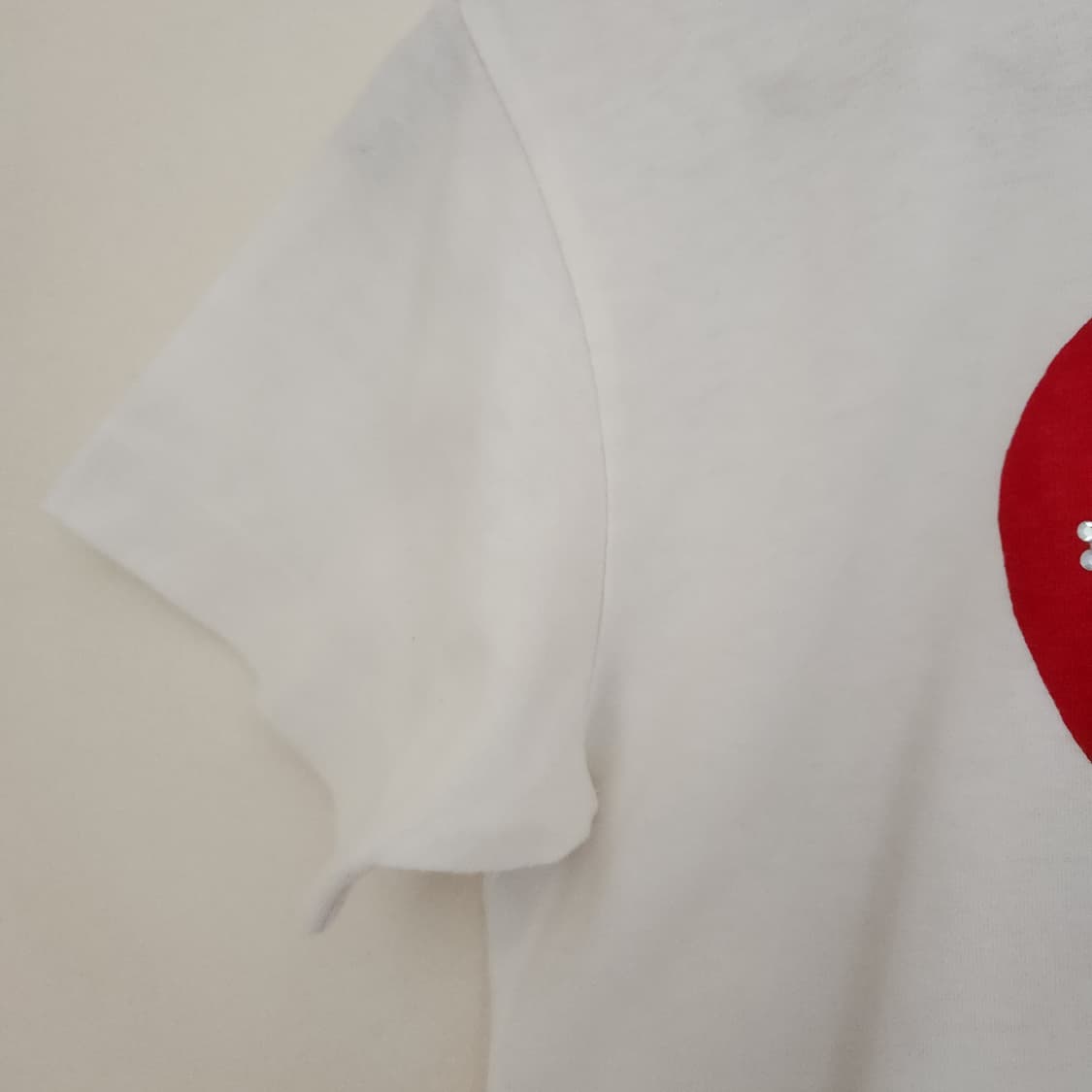 (국내매장판) 꼼데가르송 플레이 화이트 하트 로고 반팔티 M 상품이미지5