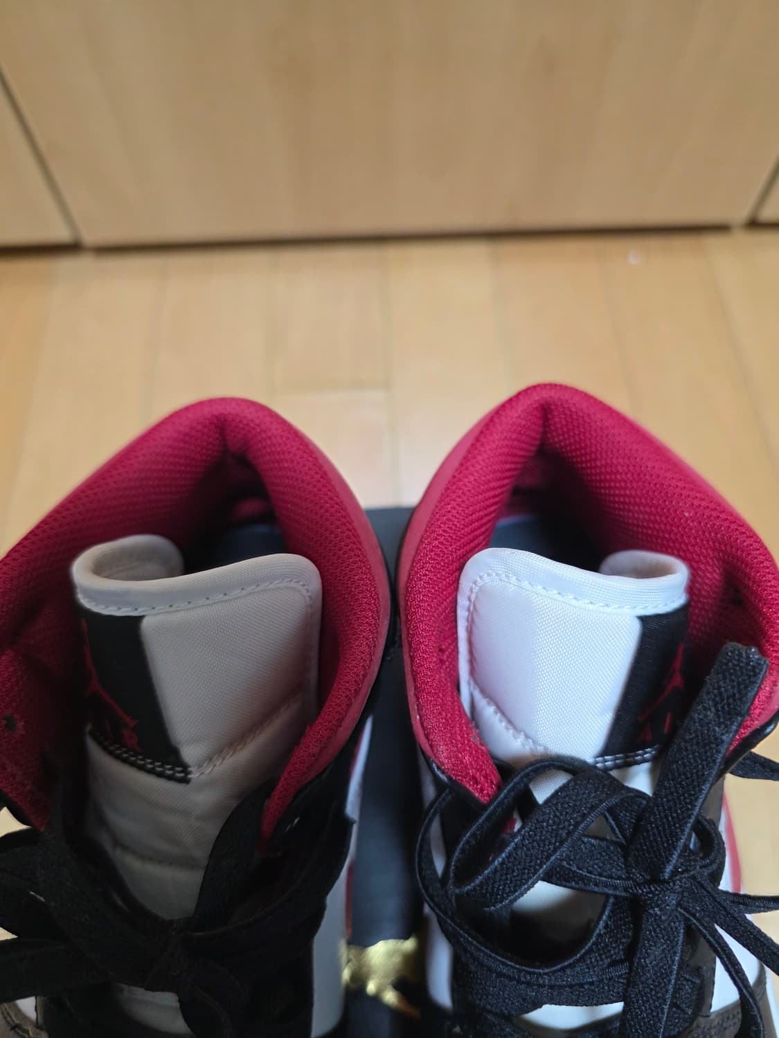 조던1 미드 짐레드 블랙 화이트 상품이미지5