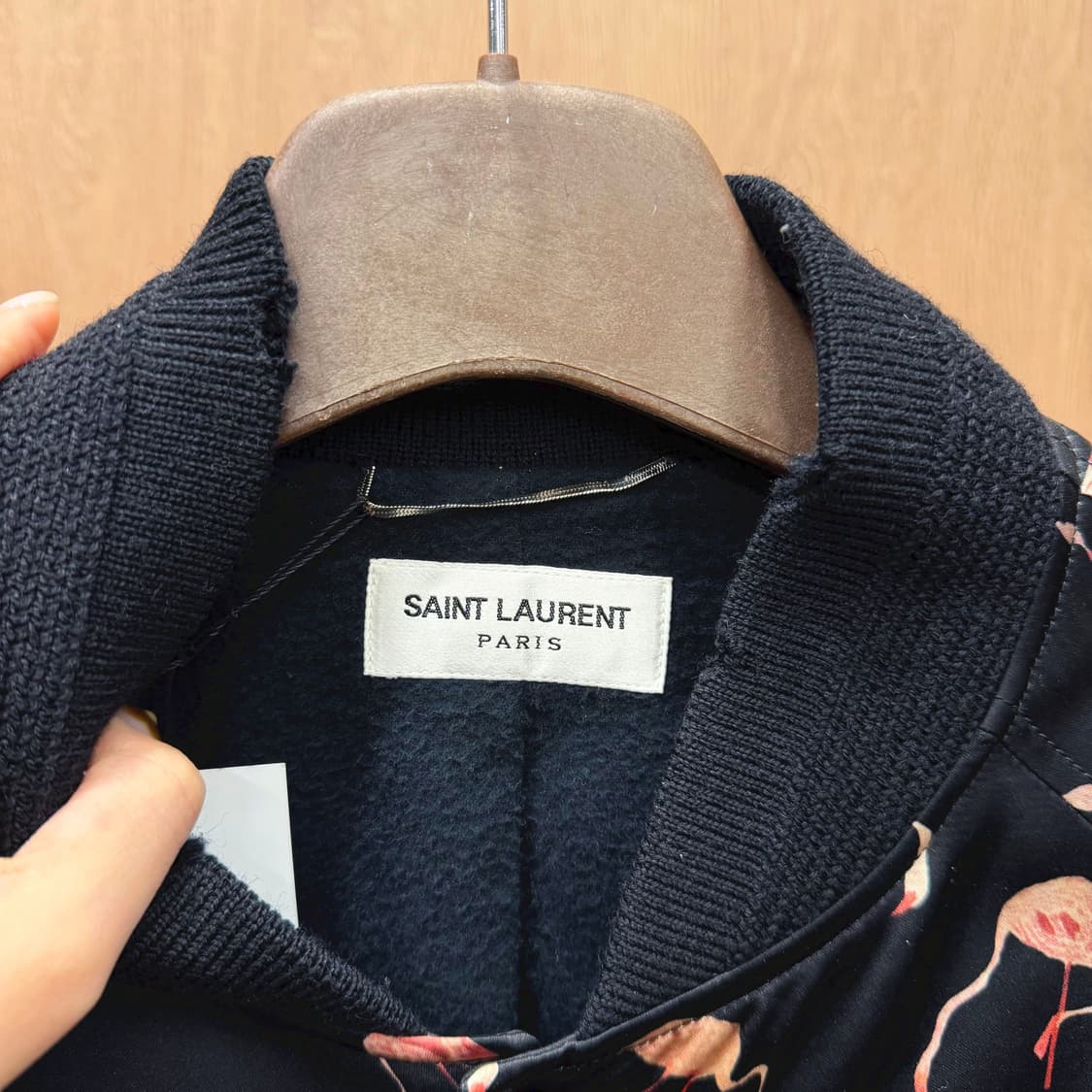 생로랑 파리 봄버 자켓 플라밍고 프린팅 디테일 레귤러핏 블랙 상품이미지6