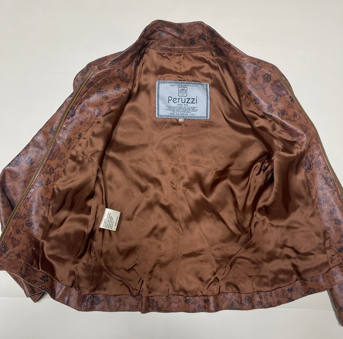 페루찌(Peruzzi) 브랜드플라워 패턴  가죽 자켓 상품이미지3