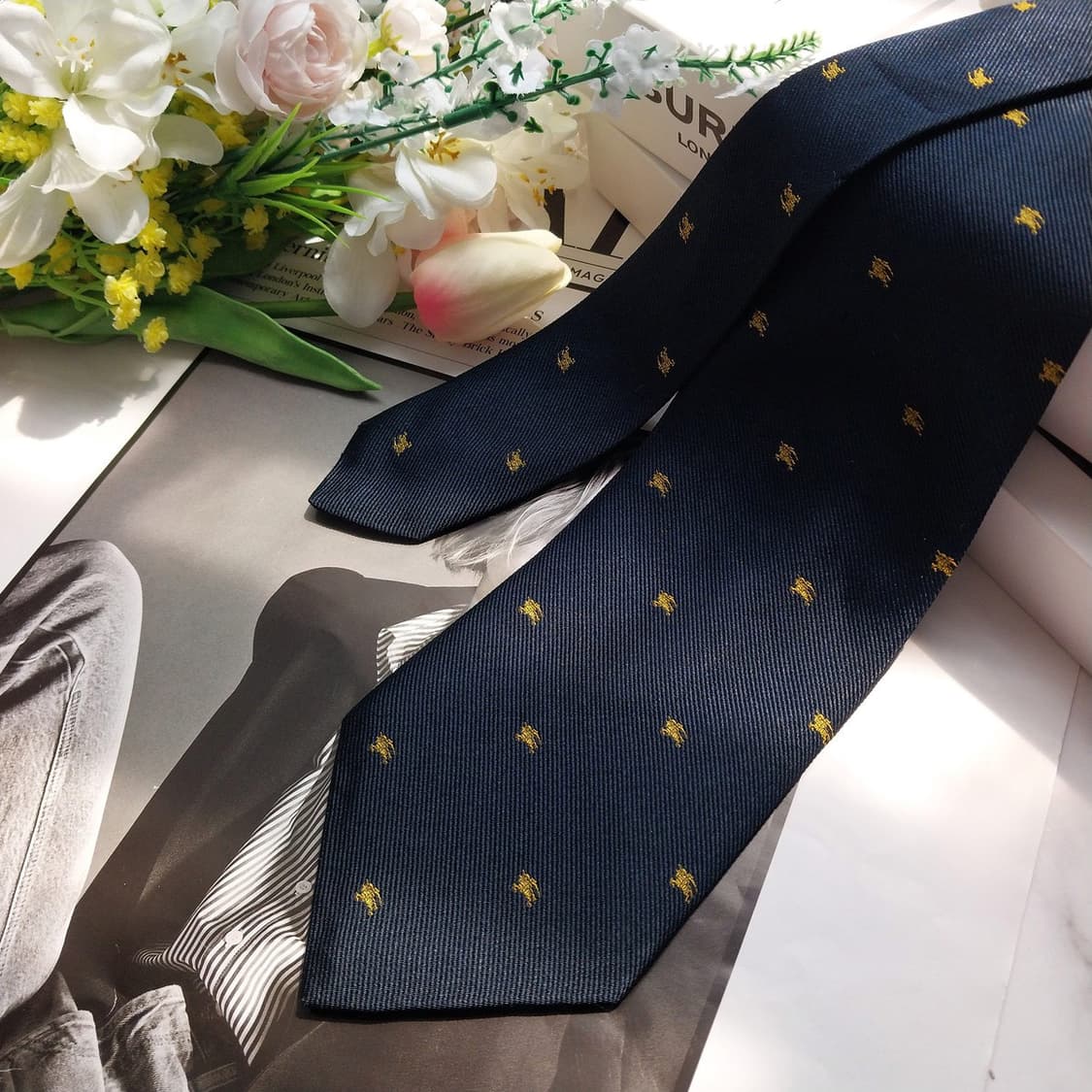 버버리 실크 네이비 골드 크레스트 넥타이 9cm B등급 K695
 상품이미지3