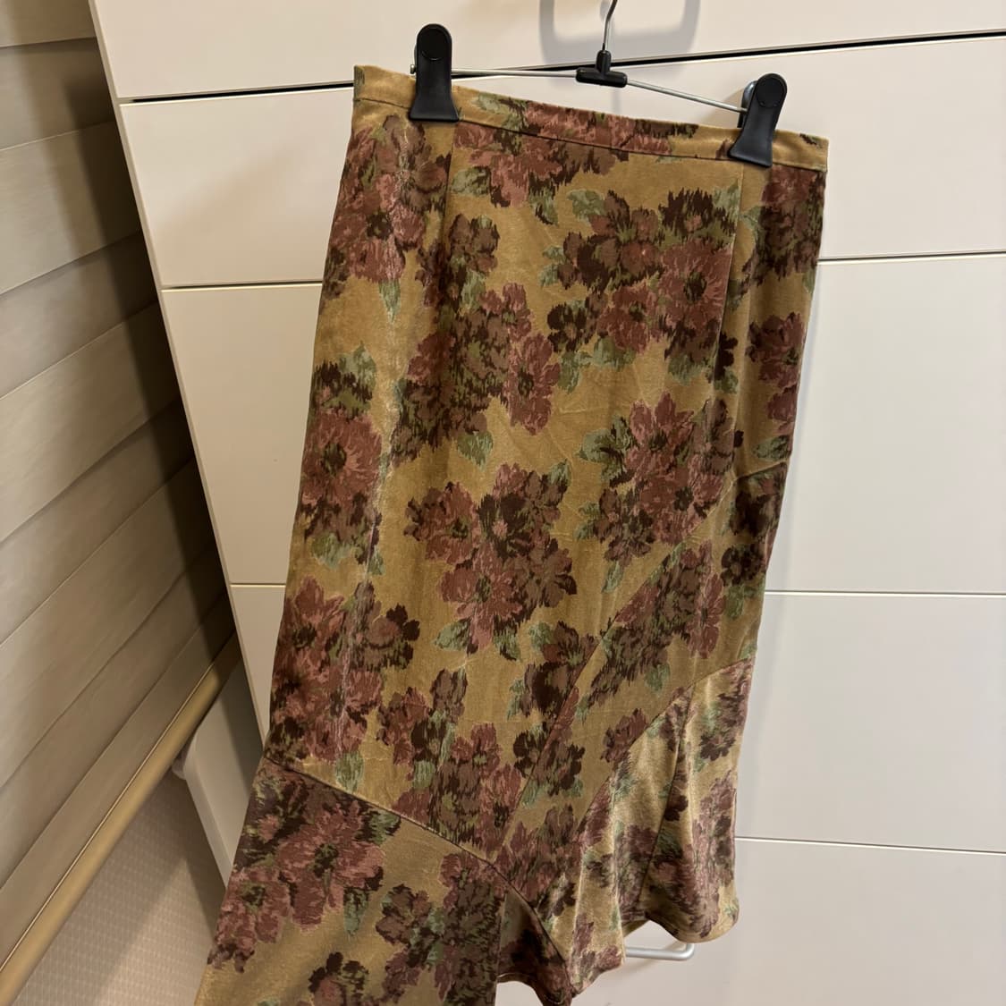 브라운 플라워 스웨이드st 벨벳 스커트 38사이즈 상품이미지2