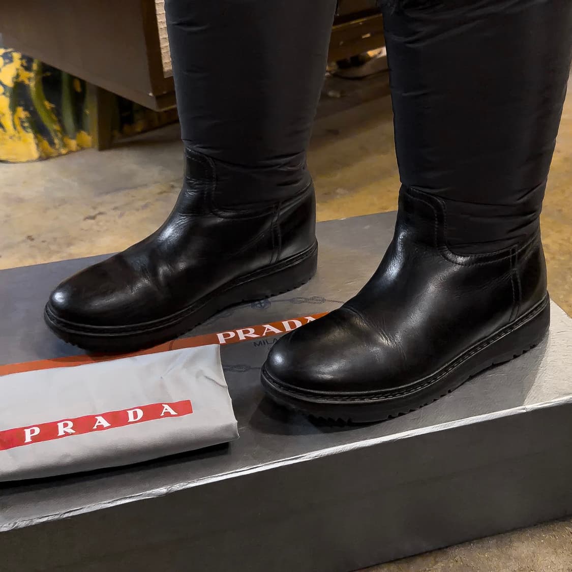 프라다 패치 디테일 퍼 부츠 상품이미지4