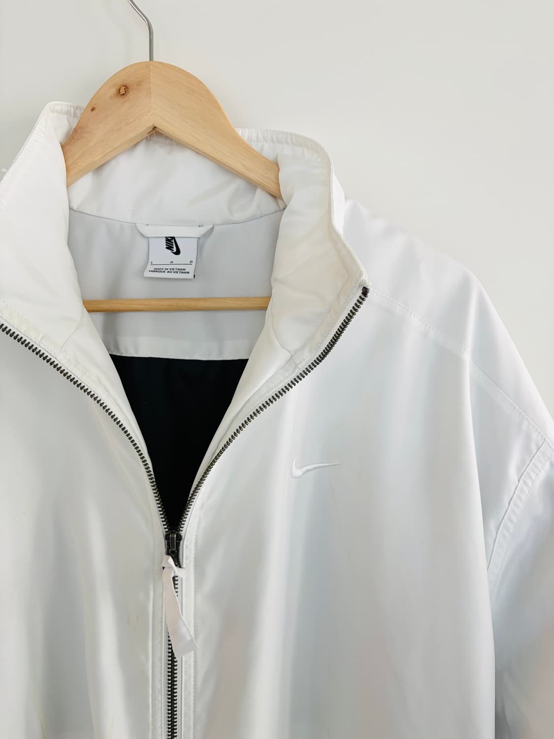 나이키 솔로 스우시 새틴 봄버 자켓 에일 써미트 상품이미지3