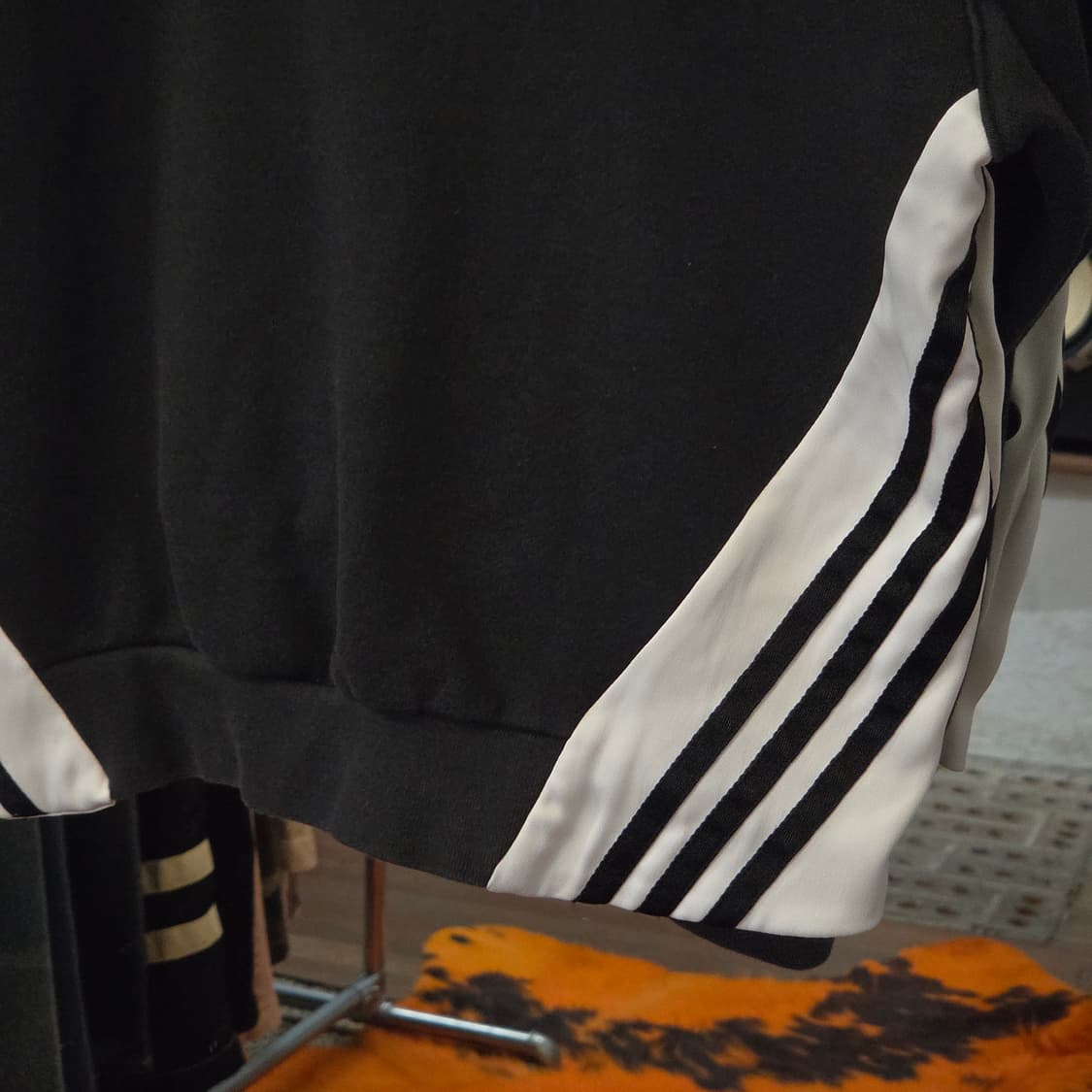 아디다스 사이드 버튼 반크롭 후드티 상품이미지7