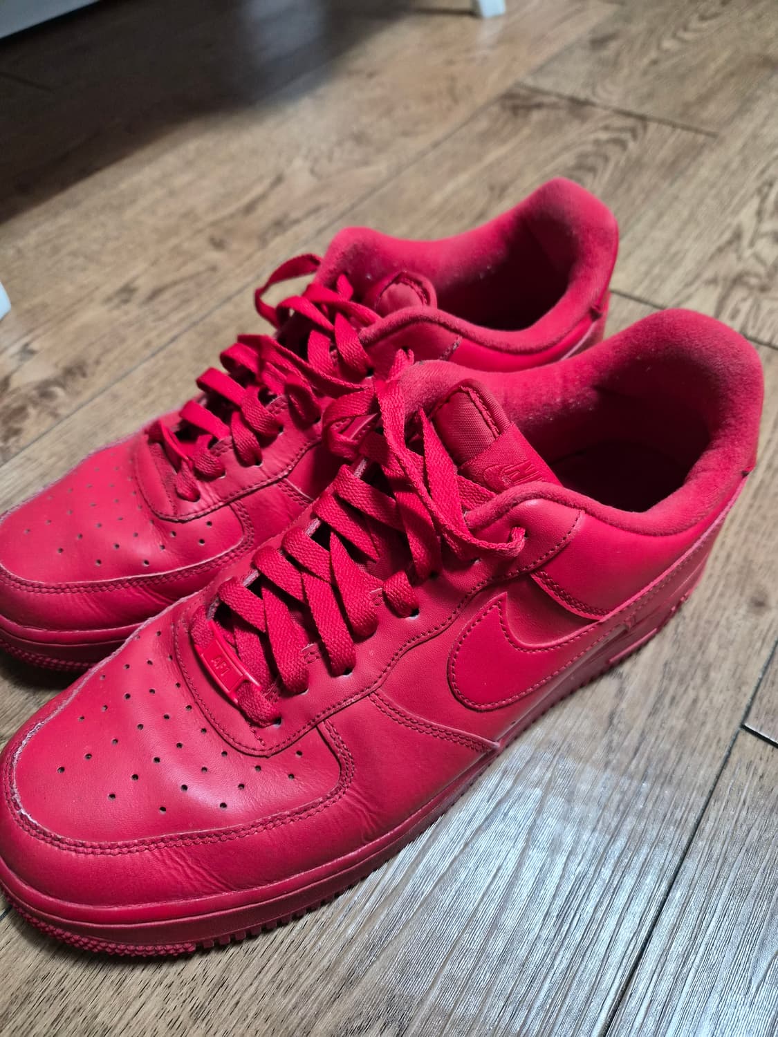 나이키 에어포스 1 '07 LV8 로우 트리플 레드 상품이미지2