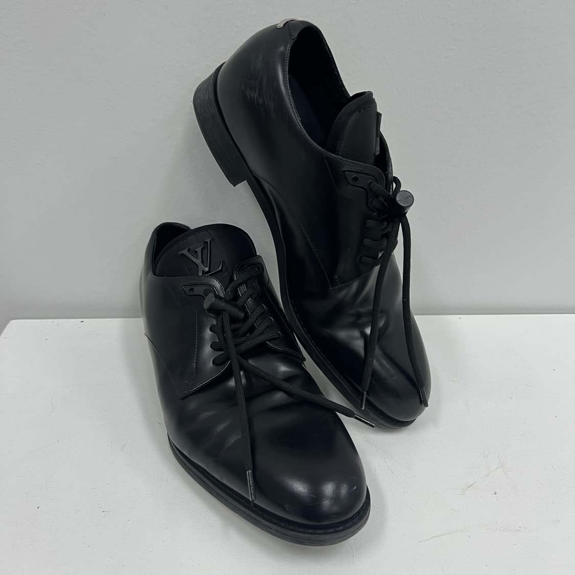 루이비통 LV 로고 레이스업 더비 슈즈 상품이미지1