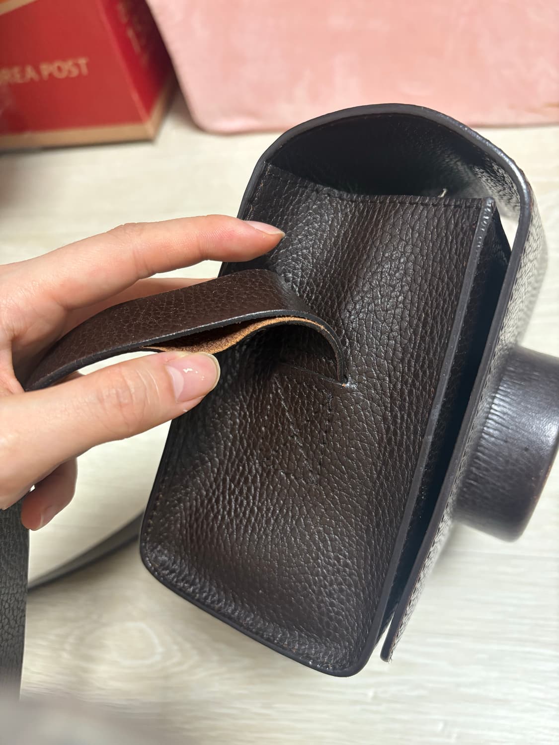르메르 카메라백 다크초코 상품이미지4
