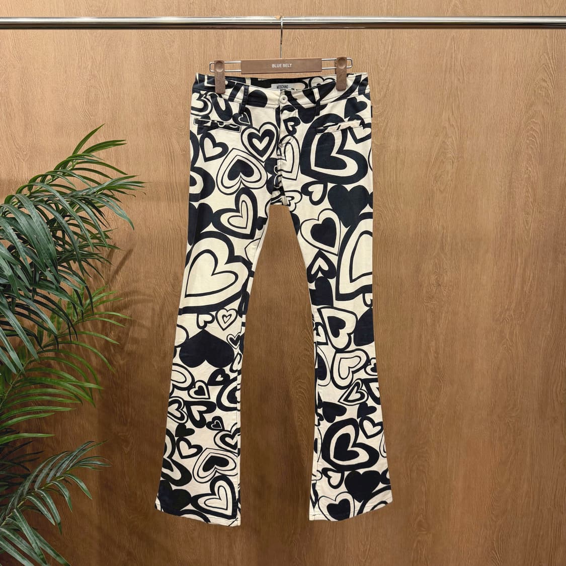 모스키노 진스 슬림 팬츠 올오버 하트 그래픽 프린트 디테일 화이트 블랙 상품이미지1