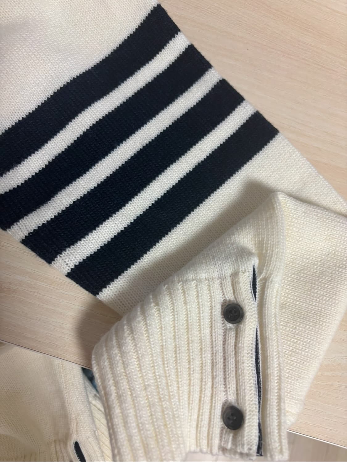 톰브라운 램스울 라운드 화이트 니트(무료배송) 상품이미지5