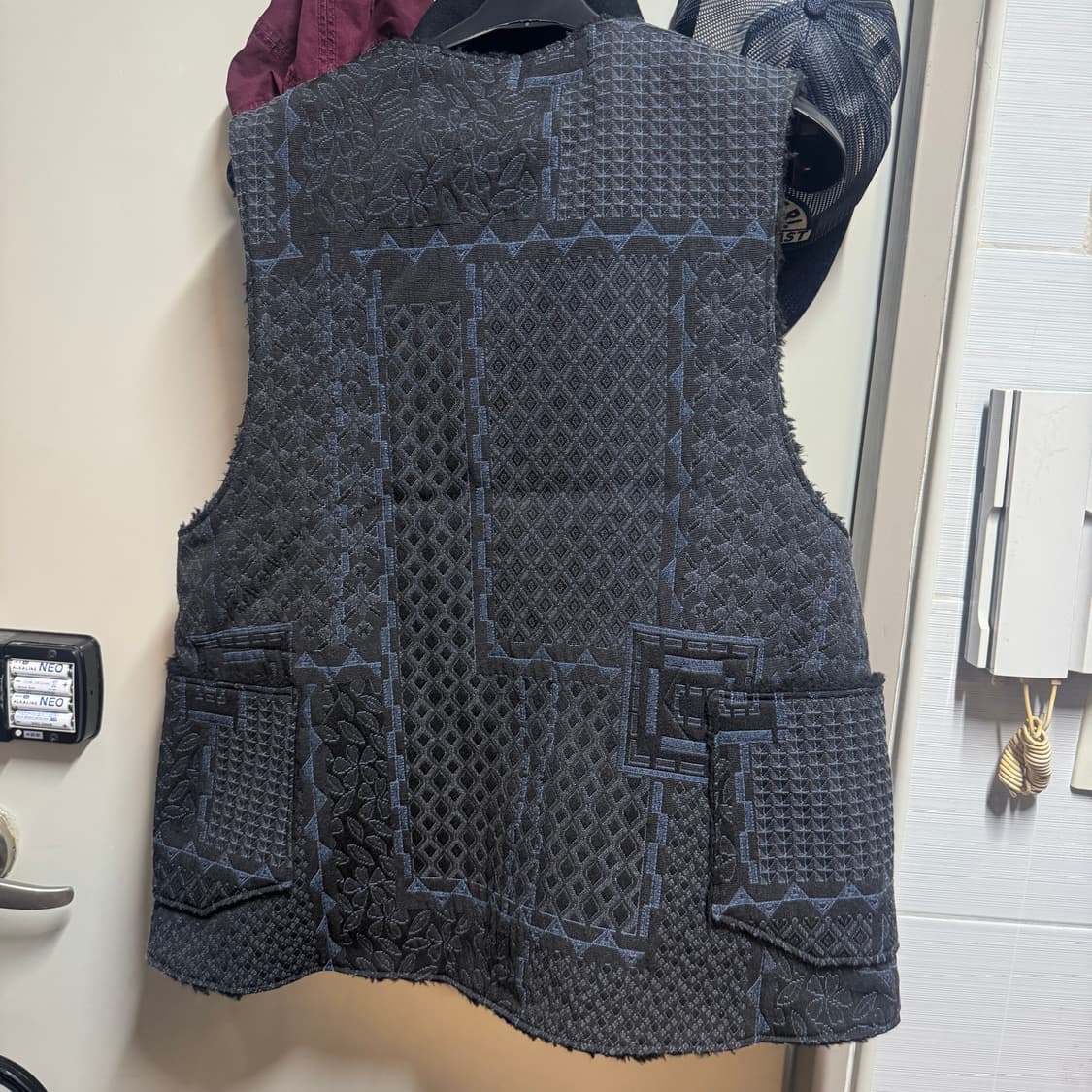 L)엔지니어드 가먼츠 자카드 오버 베스트 blk/blue 상품이미지3