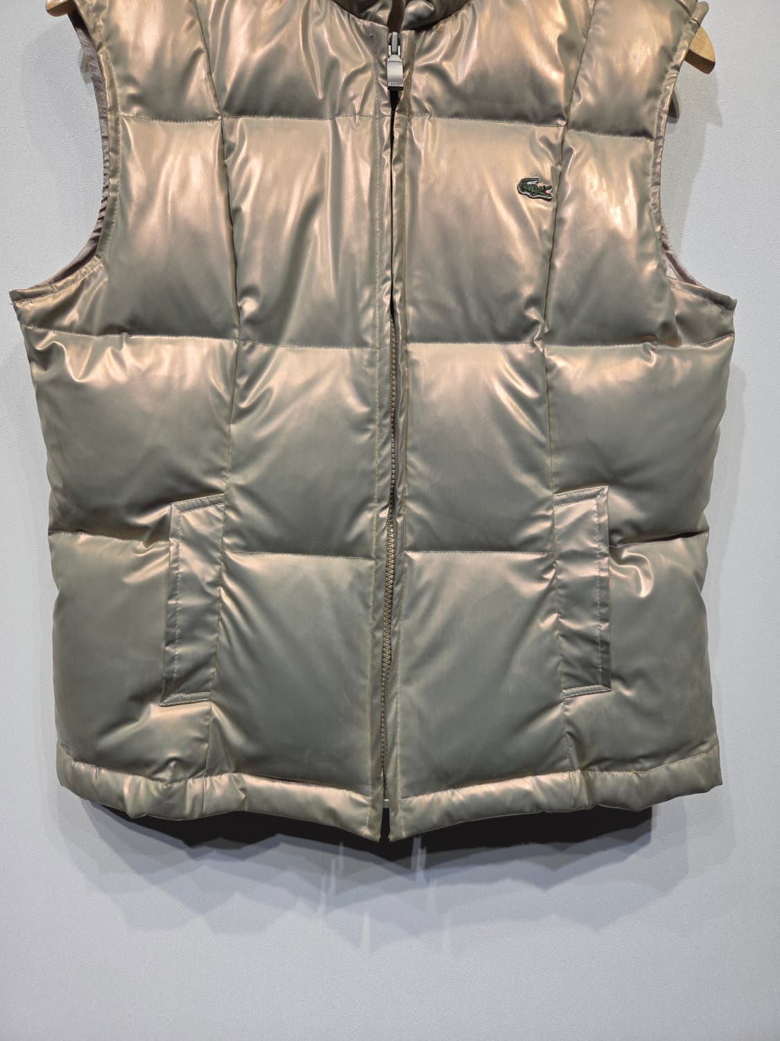 LACOSTE 라코스테 메탈릭 구스다운 패딩 조끼 상품이미지4