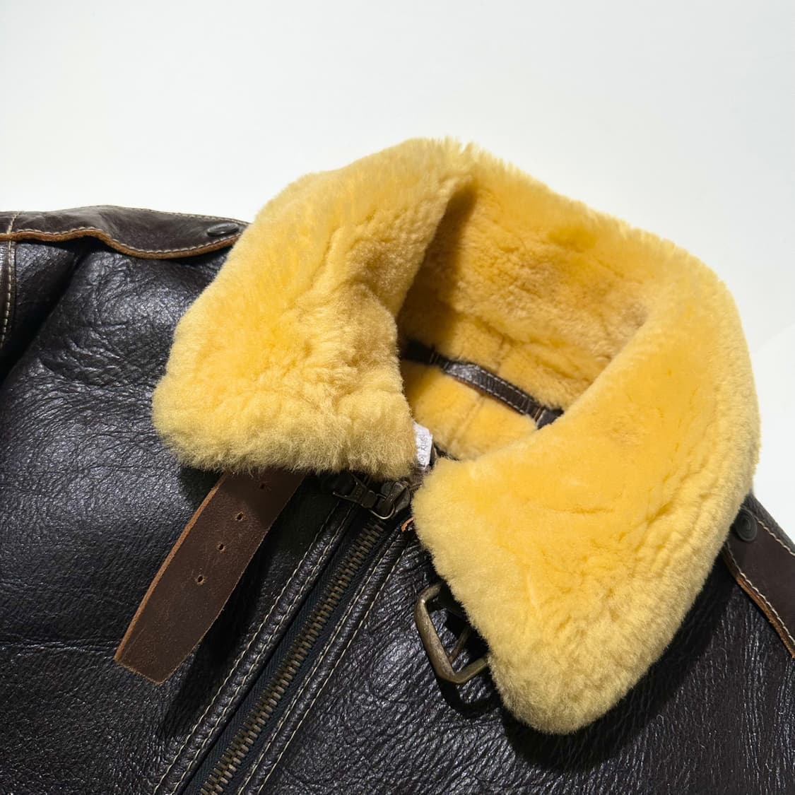 디아프바인 B-3 시어링 홀스하이드 무통 무스탕 봄버 자켓 상품이미지4