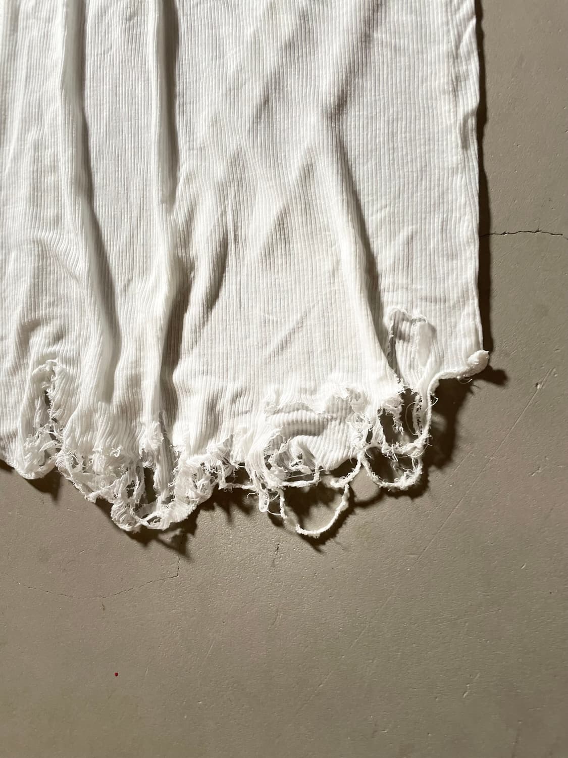 KZ Atelier Distressed Sleeveless Top 상품이미지3