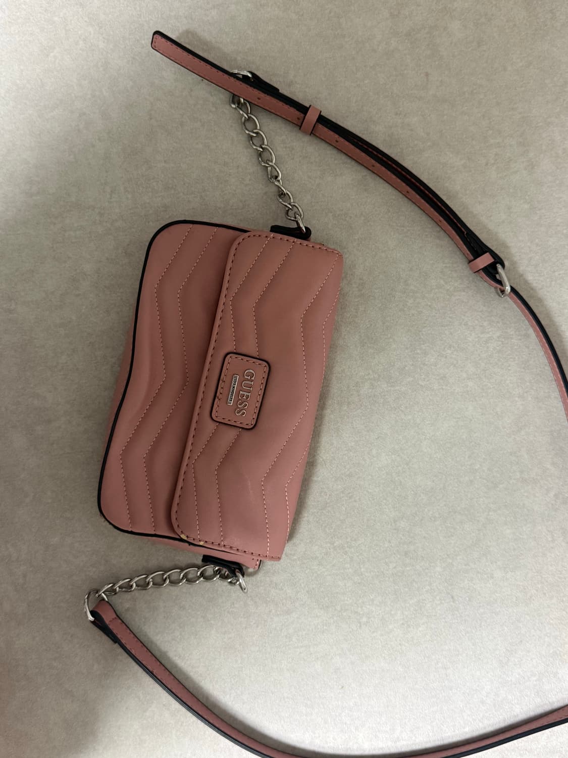 게스 빈티지 미니 크로스백 핑크 상품이미지1