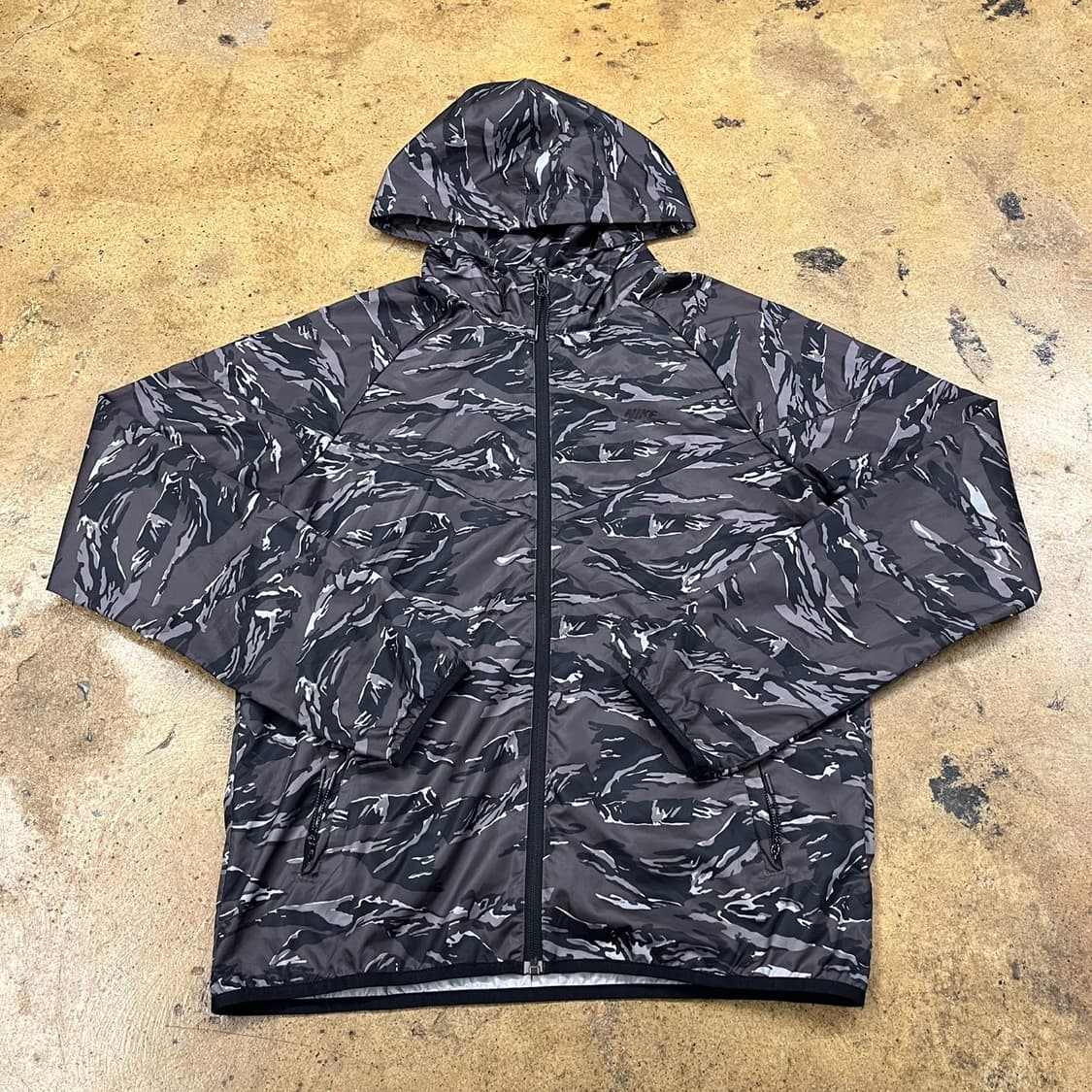 나이키 카모 밀리터리 그레이 블랙 바람막이  상품이미지2