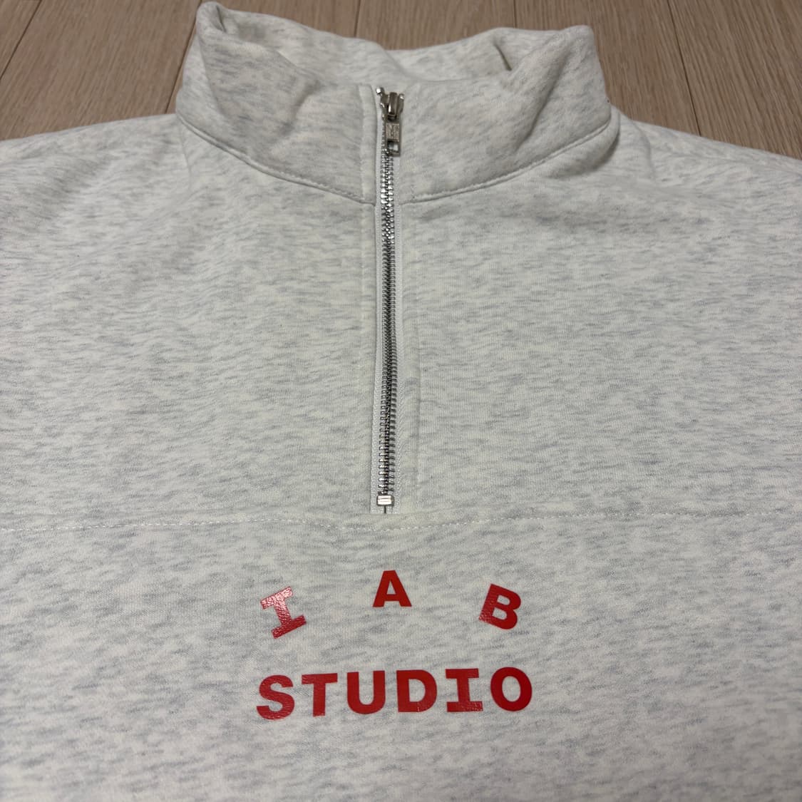 아이엠 스튜디오 스펠로고 하프집업 맨투맨 상품이미지3