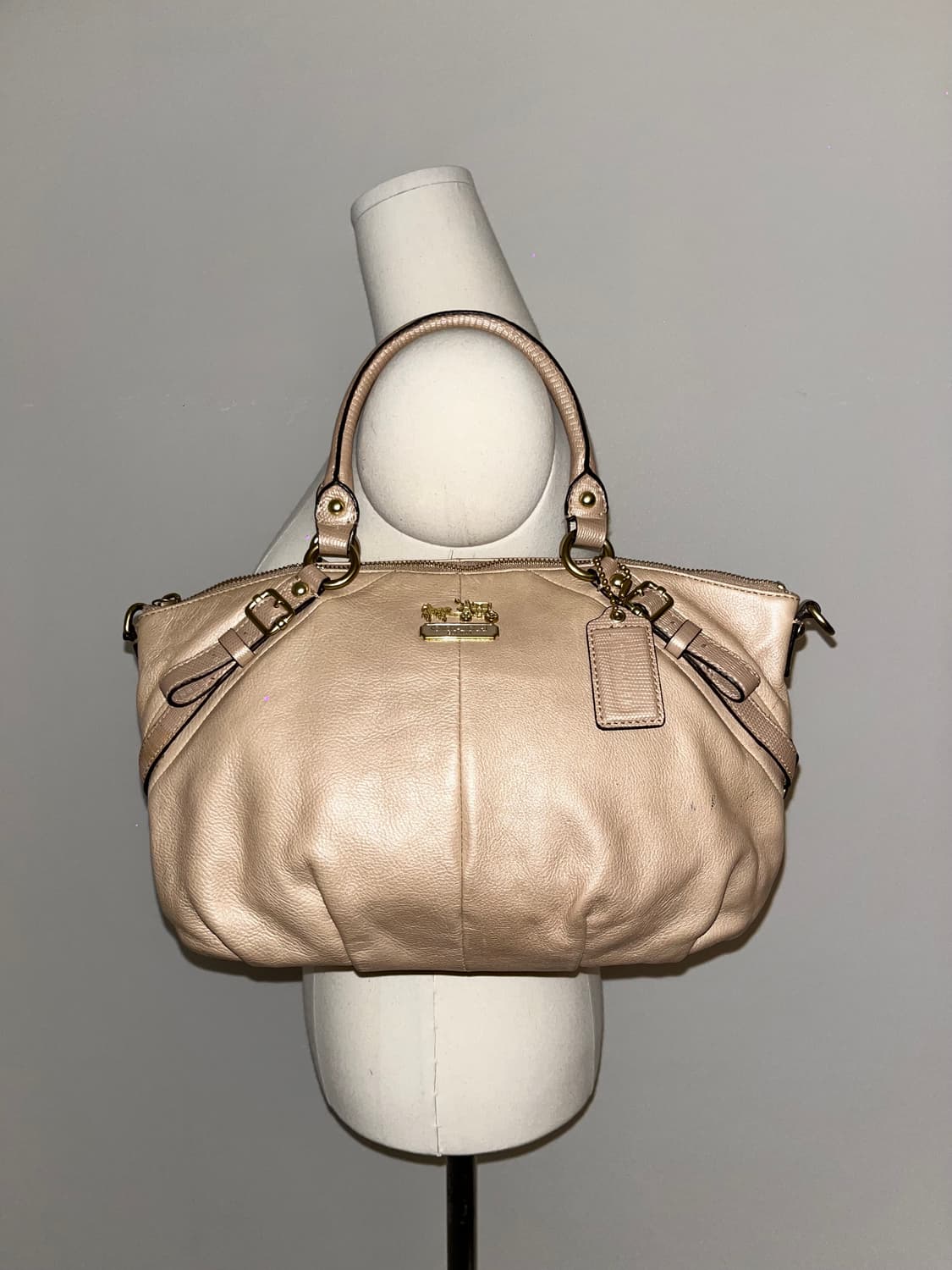 📦Coach beige pink shoulder bag 상품이미지1