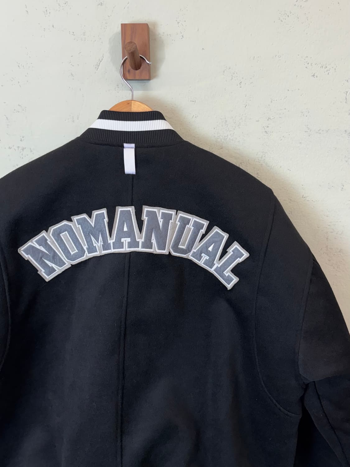 노매뉴얼 아치 로고 바시티 자켓 상품이미지4