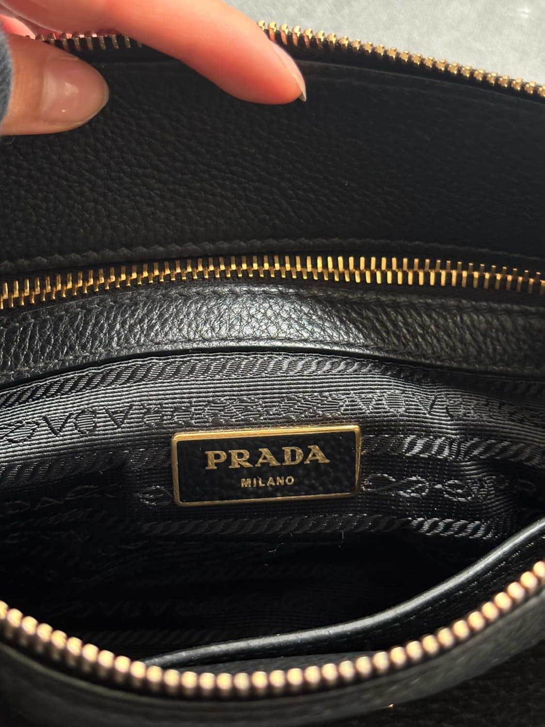 PRADA 프라다 블랙 비텔로 피닉스 레더 2WAY 토트백 상품이미지8