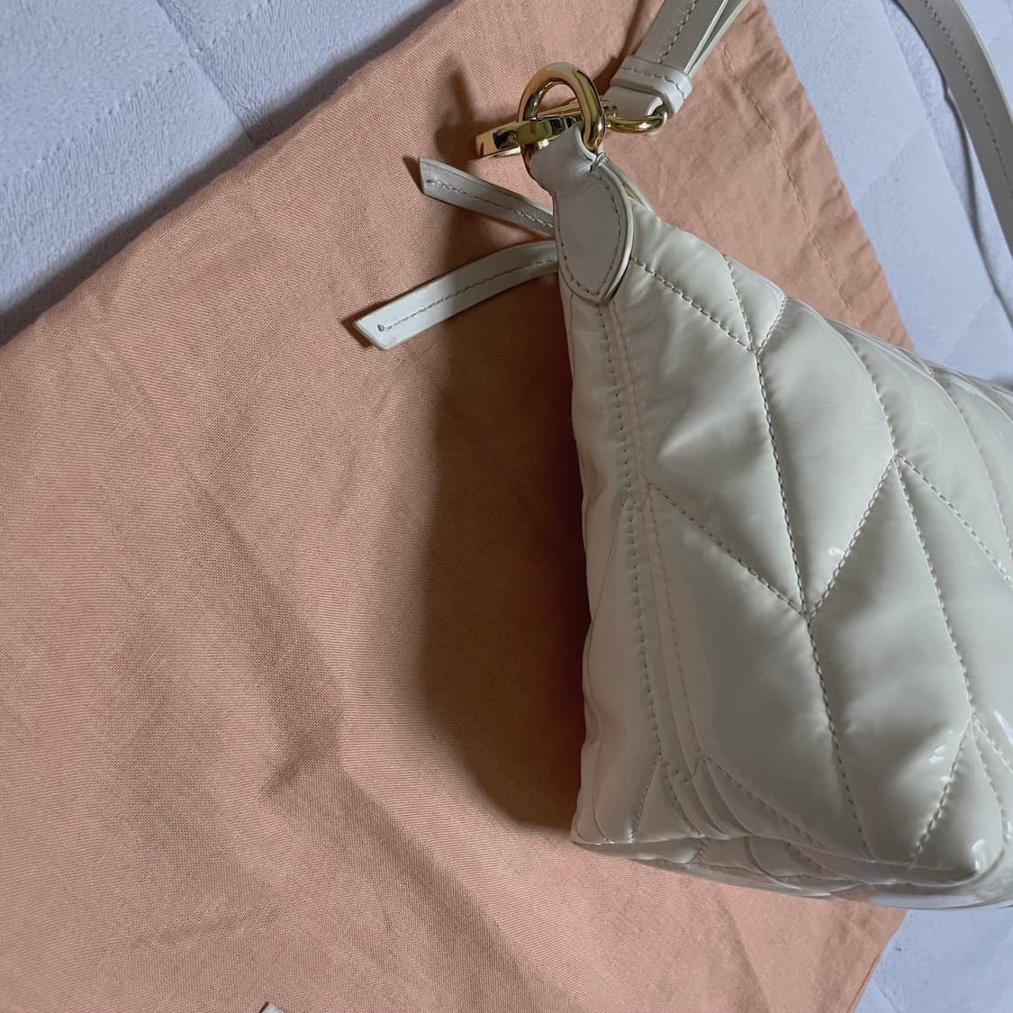 (정품)미우미우 스피릿 마테라쎄 시레 미니백 화이트 가방 상품이미지5