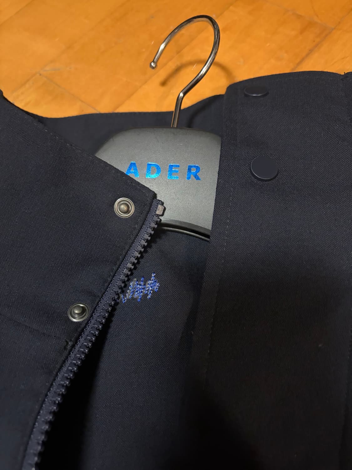 아더에러 Rivet label jumper Navy 상품이미지3